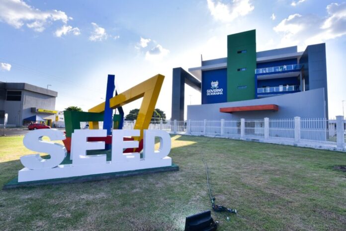 SEED abre seletivo com 40 vagas para Assistente Administrativo e Professores Formadores, com salários de até R$ 4.160,20